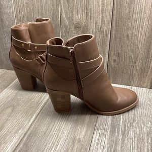 SERRA Women’s Ankle Booties Size 9 Tan/Brown Zippered With Buckle Strap